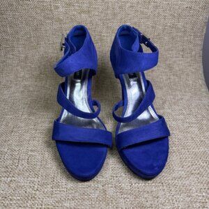 White House Black Market "Maria" suede heels in periwinkle / Royal Blue Size 8